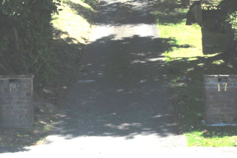 Photo of property in 1/19 Easton Park Parade, Glenfield, Auckland, 0629