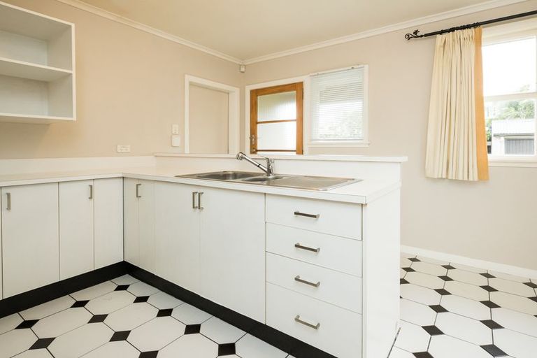 Photo of property in 1 Woodstock Place, Hokowhitu, Palmerston North, 4410
