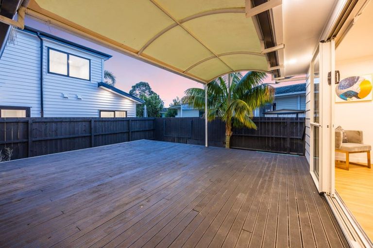 Photo of property in 60a Reelick Avenue, Pakuranga Heights, Auckland, 2010