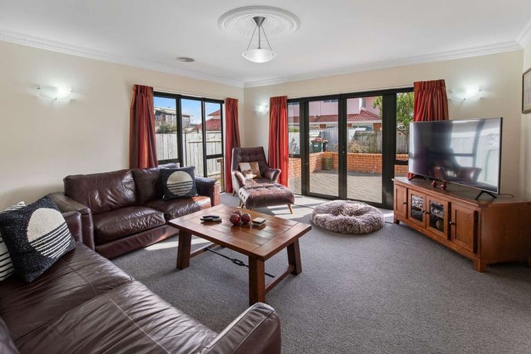 Photo of property in 27 Kilkenny Place, Fitzherbert, Palmerston North, 4410