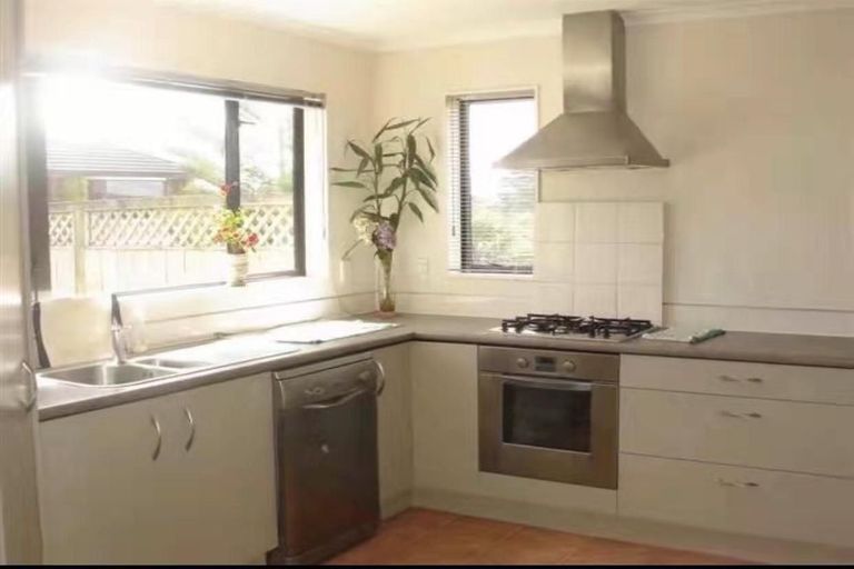 Photo of property in 10 Vintage Drive, Henderson, Auckland, 0612