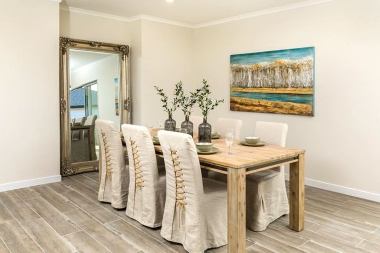 Photo of property in 16 Gilbransen Road, Kumeu, 0810