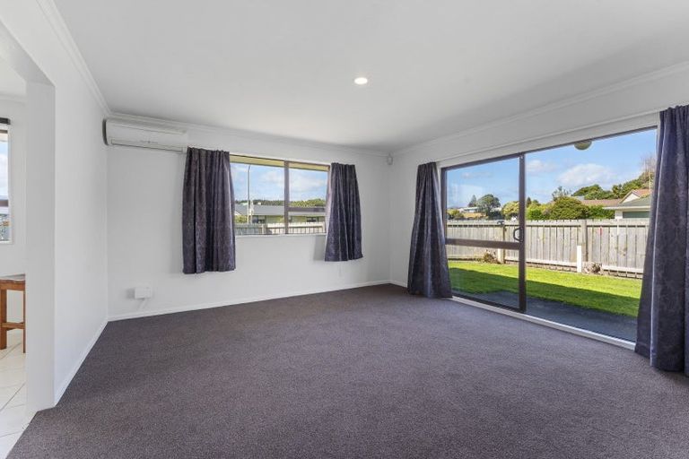 Photo of property in 87 Norfolk Crescent, Otaki Beach, Otaki, 5512