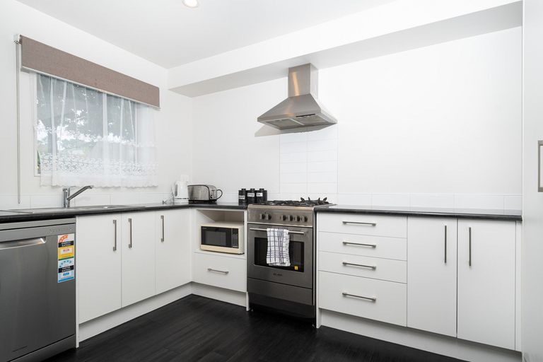 Photo of property in 55 Seymour Road, Sunnyvale, Auckland, 0612