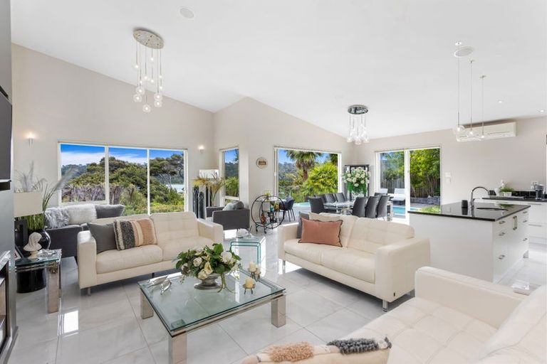 Photo of property in 29 Schopolo Place, Schnapper Rock, Auckland, 0632