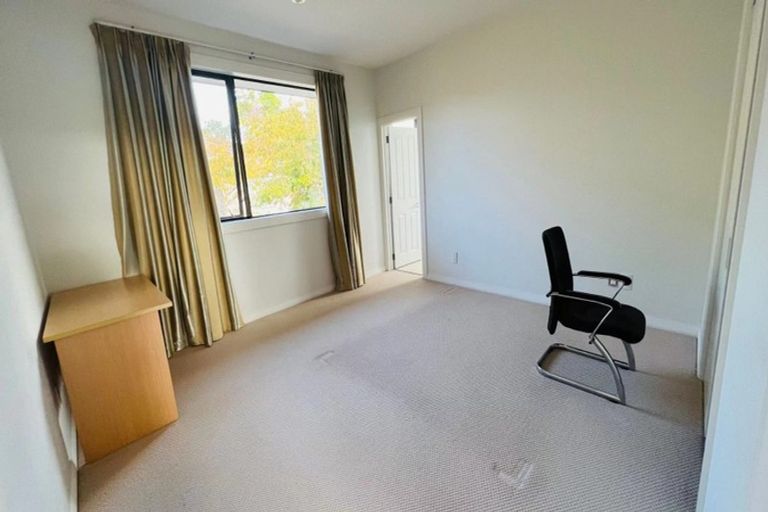 Photo of property in 15 Ballymore Drive, Pinehill, Auckland, 0632