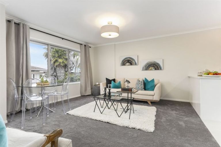 Photo of property in 2/6 Gladys Avenue, Glenfield, Auckland, 0629