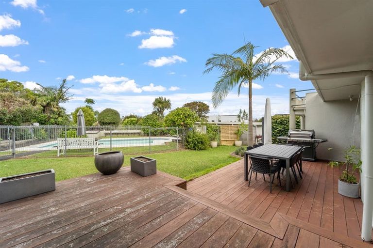 Photo of property in 2/18 Parr Terrace, Castor Bay, Auckland, 0620