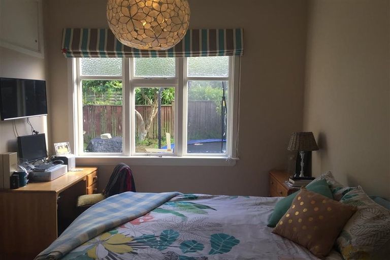 Photo of property in 37 Dorking Road, Brooklyn, Wellington, 6021