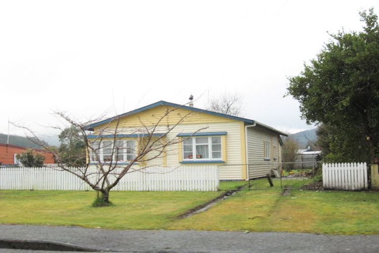 Photo of property in 7 Ohau Street, Dobson, Greymouth, 7805