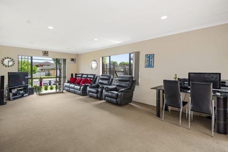 Photo of property in 47 Magic Way, Randwick Park, Auckland, 2105