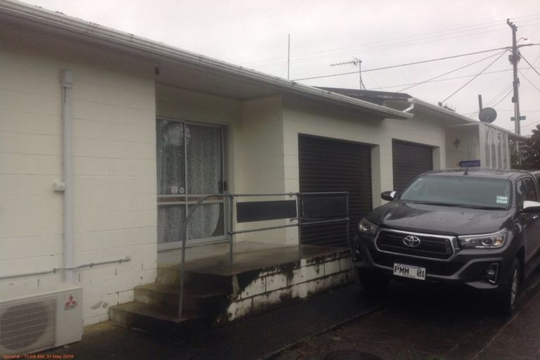 Photo of property in 2/23 Tane Street, New Lynn, Auckland, 0600