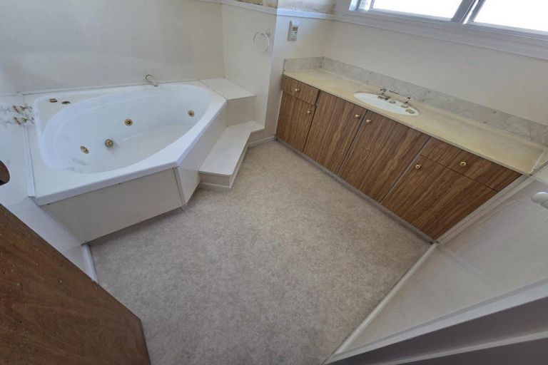 Photo of property in 56 Nevada Drive, Merrilands, New Plymouth, 4312