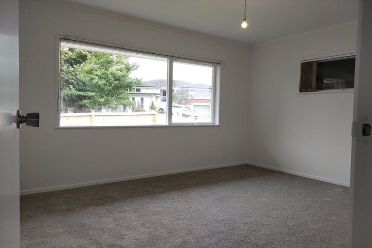 Photo of property in 80 Beechdale Crescent, Pakuranga Heights, Auckland, 2010