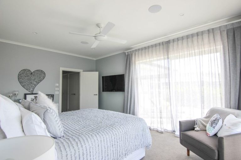 Photo of property in 4 Robert Might Road, Kumeu, 0810