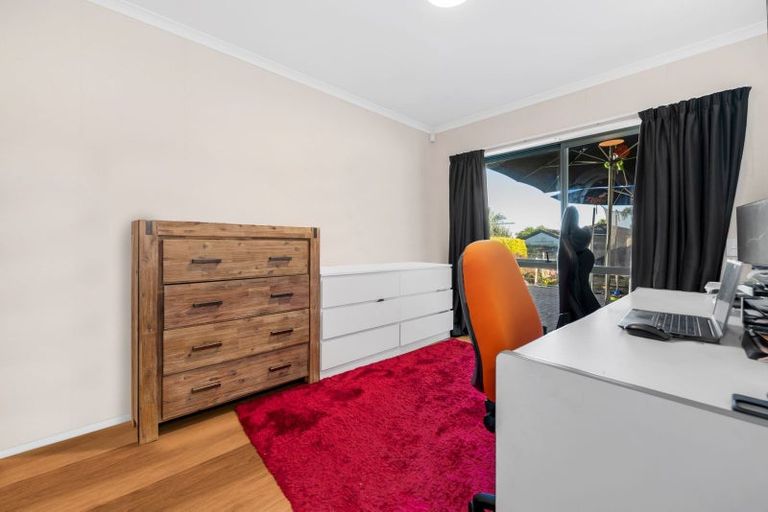 Photo of property in 16 Castlehill Court, Wattle Downs, Auckland, 2103