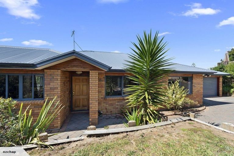 Photo of property in 57 Forest Lake Road, Forest Lake, Hamilton, 3200