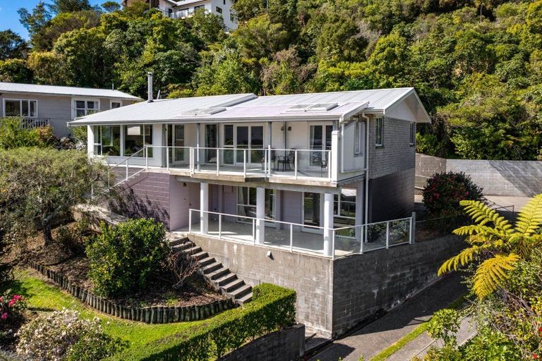 Photo of property in 29 Seaview Crescent, Picton, 7220