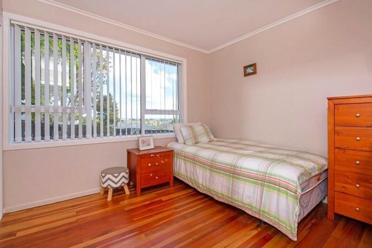 Photo of property in 7 Rodney Street, Howick, Auckland, 2014