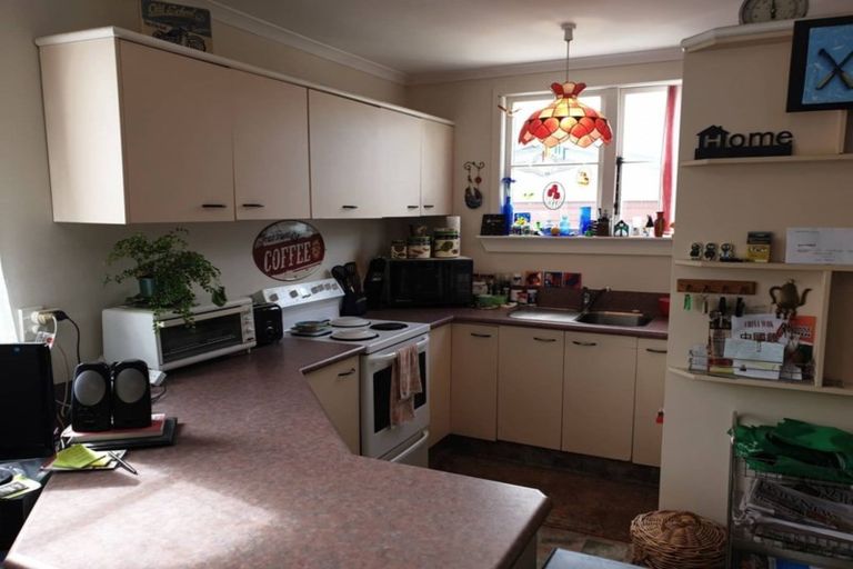 Photo of property in 80 Railway Street, Eltham, 4322