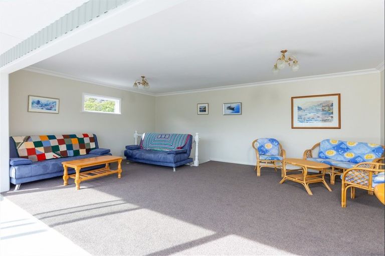 Photo of property in 1 Amelia Crescent, Waikawa, Picton, 7220