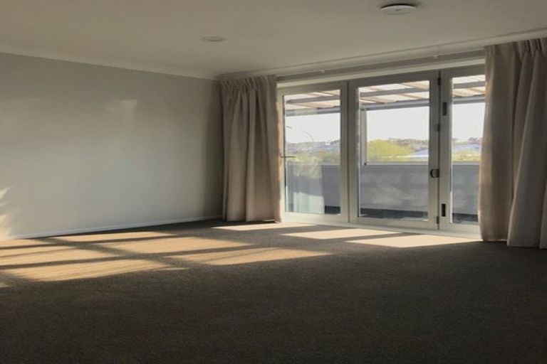 Photo of property in 11m Clearwater Cove, West Harbour, Auckland, 0618