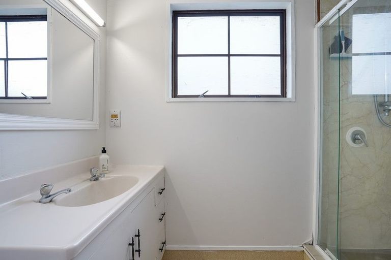 Photo of property in 6 Centennial Drive, Hokowhitu, Palmerston North, 4410