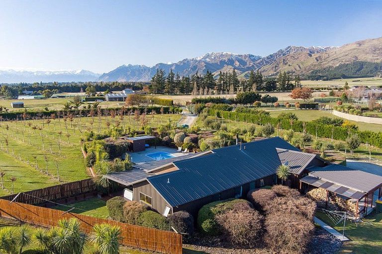 Photo of property in 118 Lachlan Avenue, Hawea Flat, Wanaka, 9382