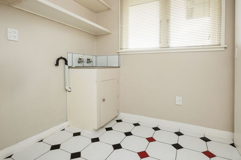 Photo of property in 1 Woodstock Place, Hokowhitu, Palmerston North, 4410