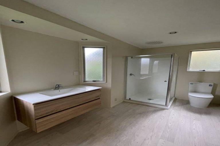 Photo of property in 28 Hinton Place, Weymouth, Auckland, 2103