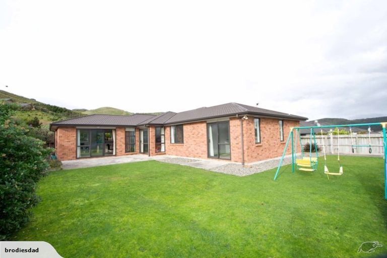 Photo of property in 160 Woodman Drive, Tawa, Wellington, 5028