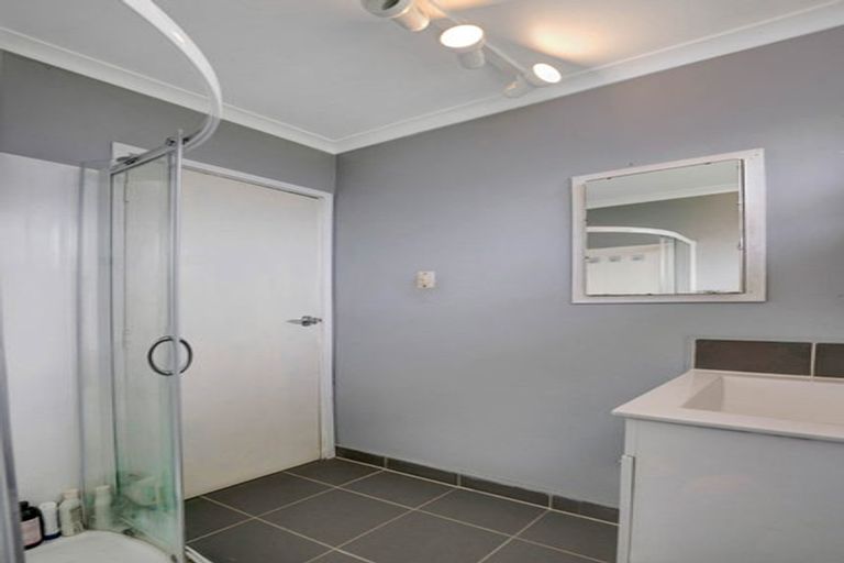 Photo of property in 74 Cranmere Crescent, Mangere East, Auckland, 2024