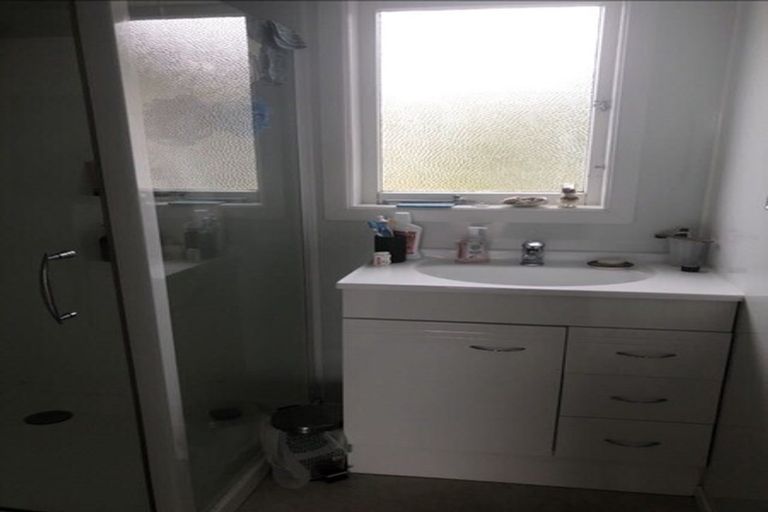 Photo of property in 47 Yeovil Road, Te Atatu Peninsula, Auckland, 0610