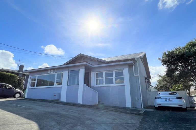 Photo of property in 2/221 Onewa Road, Birkenhead, Auckland, 0626