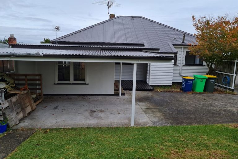 Photo of property in 3 Links Road, New Lynn, Auckland, 0600