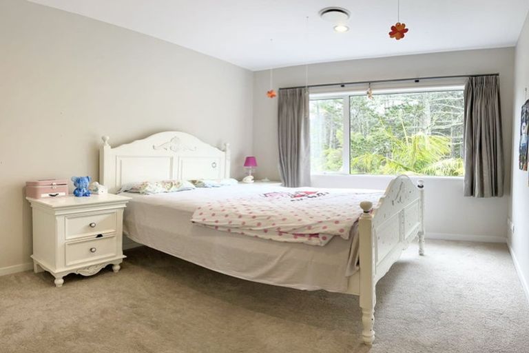 Photo of property in 68 Harrowglen Drive, Northcross, Auckland, 0630