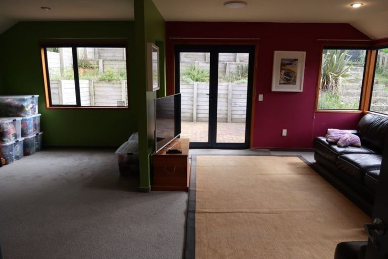 Photo of property in 62a Saint Johns Terrace, Tawa, Wellington, 5028