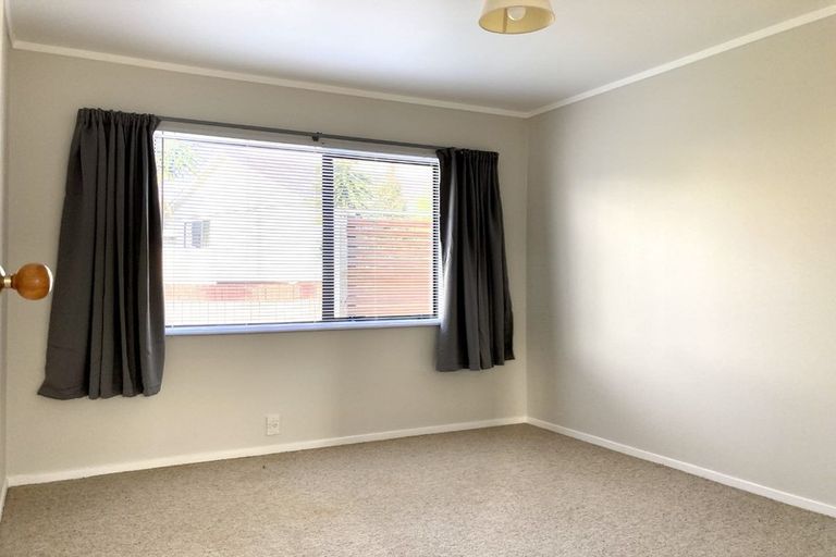 Photo of property in 1/94 Sturges Road, Henderson, Auckland, 0612