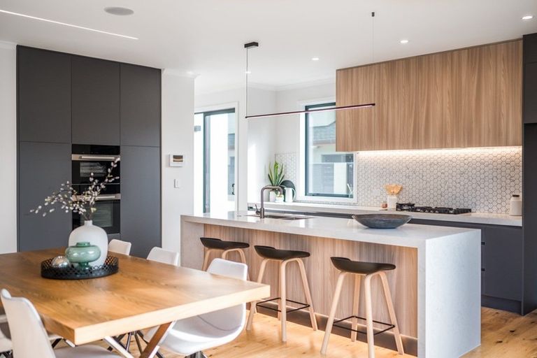 Photo of property in 15a The Parade, Bucklands Beach, Auckland, 2012