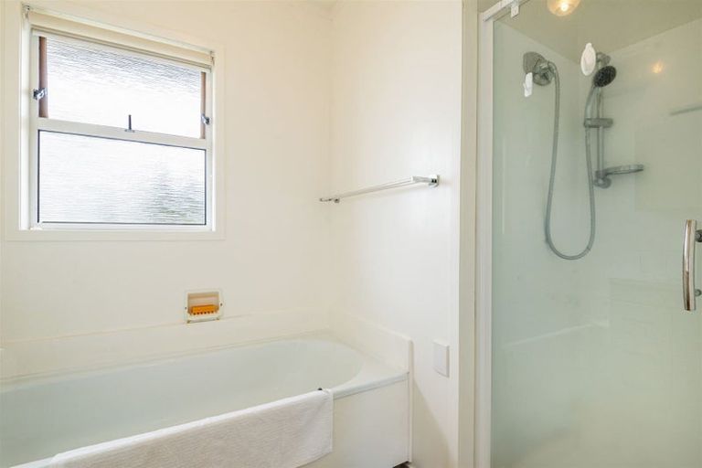 Photo of property in 2/39 Eversleigh Road, Belmont, Auckland, 0622