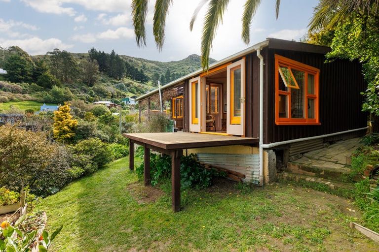 Photo of property in 24 Selwyn Road, Lyttelton, 8082