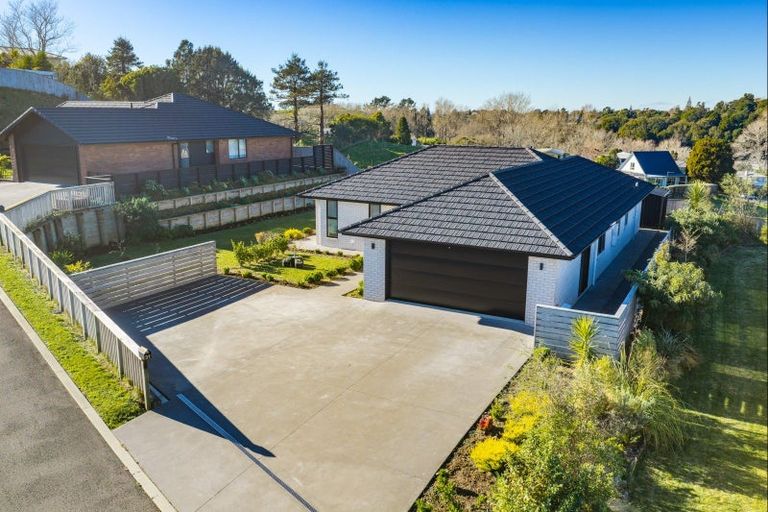Photo of property in 31 Atutahi Street, Hurdon, New Plymouth, 4310