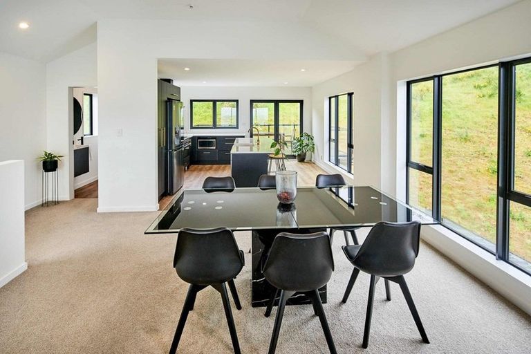 Photo of property in 44 Domett Street, Newlands, Wellington, 6037