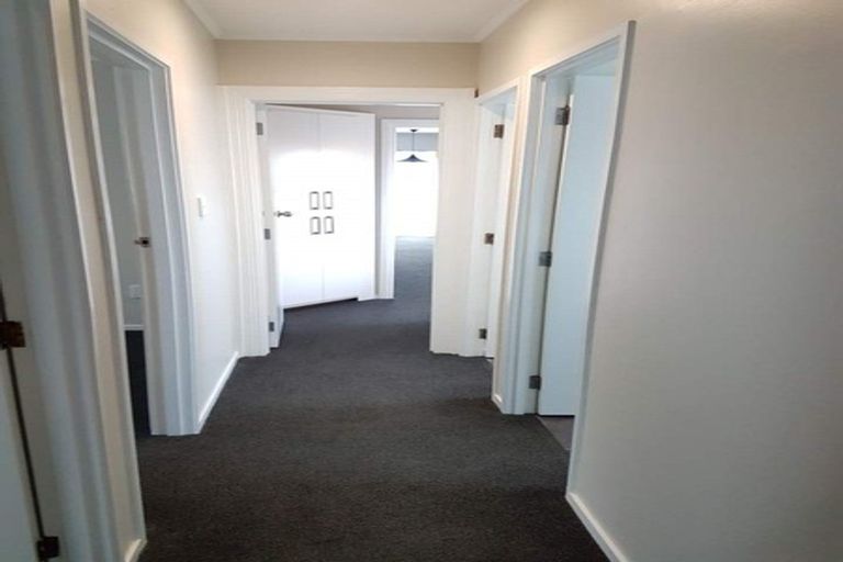 Photo of property in 129 Riverpark Crescent, Henderson, Auckland, 0610