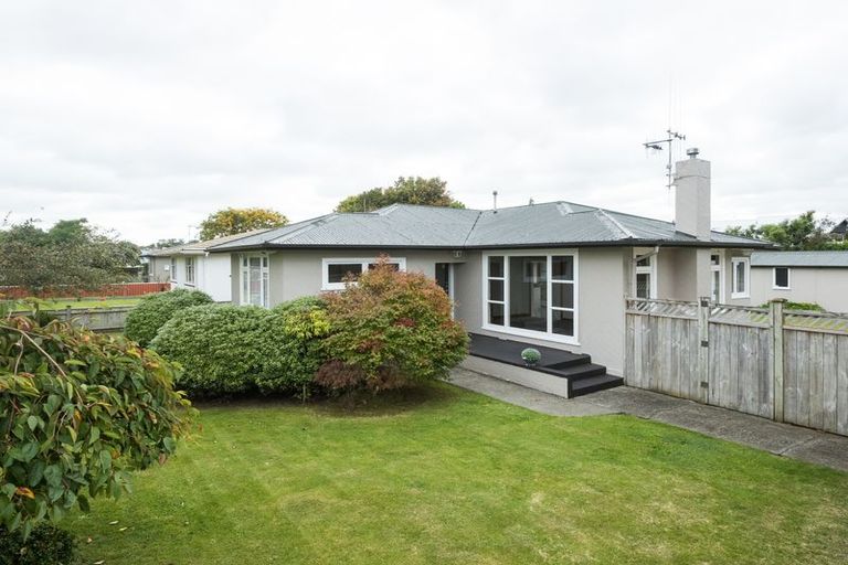Photo of property in 1 Woodstock Place, Hokowhitu, Palmerston North, 4410