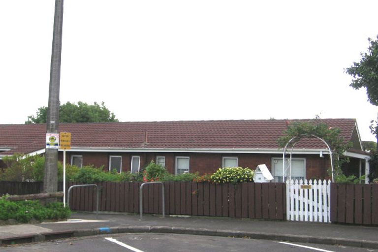 Photo of property in 1 Hiseman Lane, Henderson, Auckland, 0612