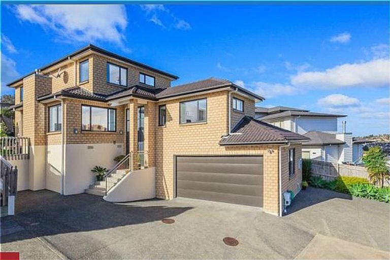Photo of property in 11 Baker Street, Fairview Heights, Auckland, 0632