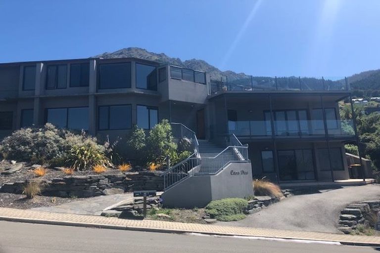 Photo of property in 12 Aspen Grove, Fernhill, Queenstown, 9300