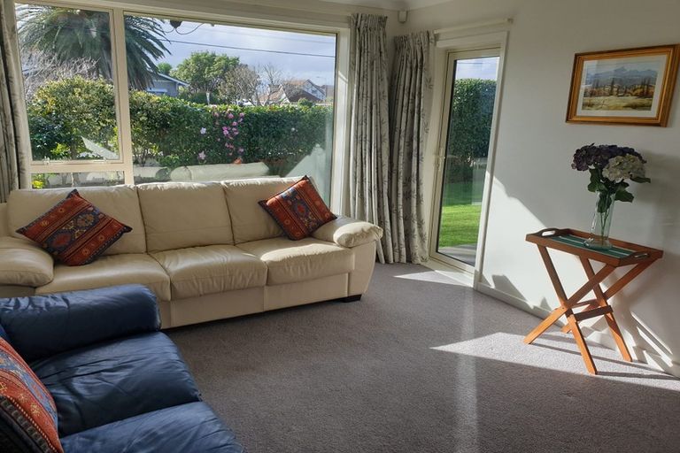 Photo of property in 8 Saulbrey Grove, Woburn, Lower Hutt, 5010