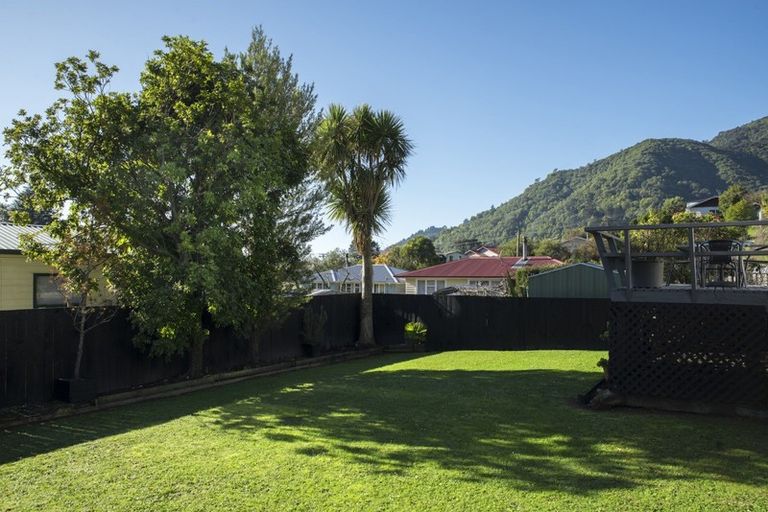 Photo of property in 37 South Terrace, Picton, 7220